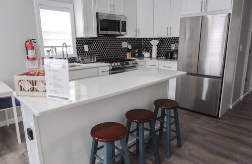 Ampere Apartment | 3Bed 2Bath Apt Near NYC + Parking & Laundry