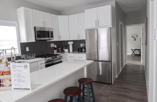 Ampere Apartment | 3Bed 2Bath Apt Near NYC + Parking & Laundry