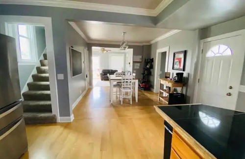 Dubuque House | 3bed 2bath nestled in cozy Grandview neighborhood (pet friendly!)