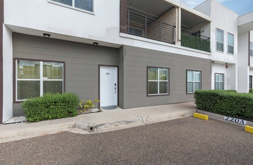 McAllen Apartment | 3Bed/2Bath - Prime Location, Gated Near Airport, Hospital & Mall