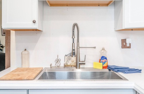 Highland Park House | 3bed/2bath Sleeps 10 - Chill House