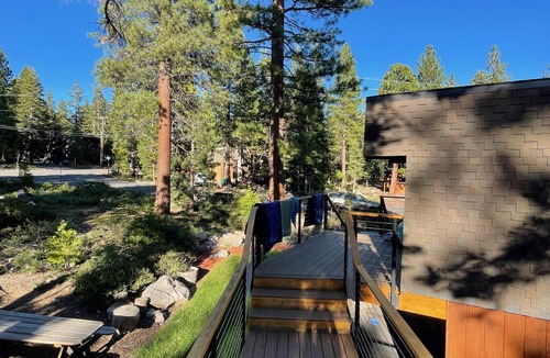 Carnelian Bay House | 3bed/2bath Tahoe Cabin Getaway - Sleeps 8-10