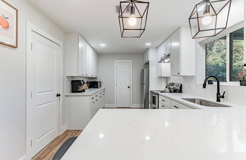 Central Southwest House | 3Bed/2Bath with Modern Comforts. NRG STADIUM 8 Miles Away. FIFA World CUP 2026