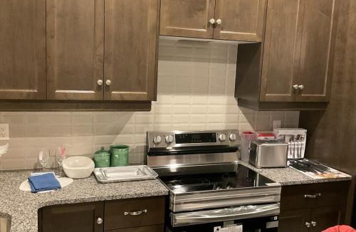 Oakville House | 3bed Bright Oakville Townhome with balcony, office
