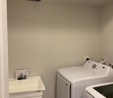 Oakville House | 3bed Bright Oakville Townhome with balcony, office
