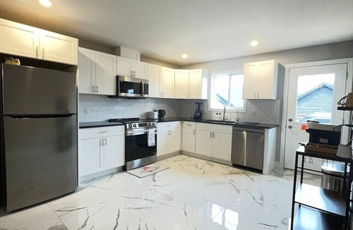 East Windsor House | 3bed Family abode in East Windsor/Tecumseh Rd