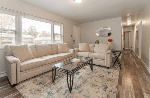 St. Louis House | 3Bedroom/1.5Bath Close to Local Hospitals