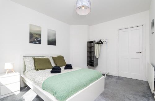 Bo'ness Apartment | 3Bedroom Apartment-Free Parking