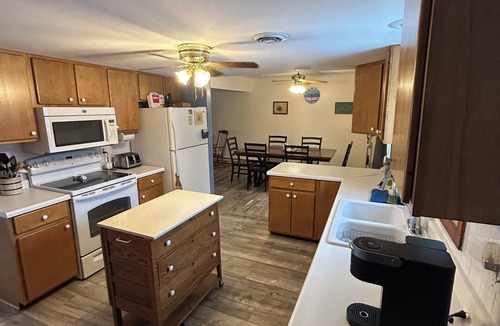 Decatur House | 3bedroom house in quaint town of Decatur with great views of lake life All Year!