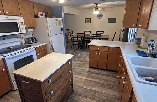 Decatur House | 3bedroom house in quaint town of Decatur with great views of lake life All Year!