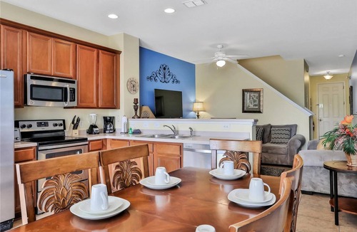Crestwynd Bay House | 3bedroom Townhome | Close to Disney | Resort Pool