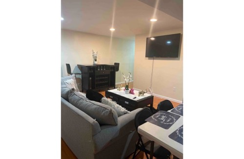 Colesville House | 3beds HANDS&HEART EXTENTED STY Lower level 2 BR