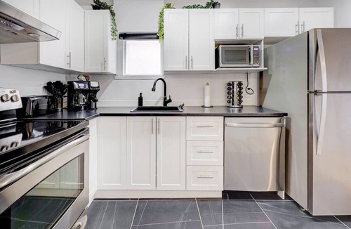 Maizerets Apartment | 3BR - 10 Min to Old Quebec + Free Street Parking