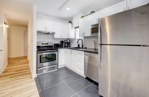 Maizerets Apartment | 3BR - 10 Min to Old Quebec + Free Street Parking