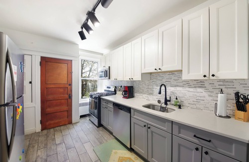 West Side Apartment | 3BR/1B Victorian House, Near NYC Parking Avail Pets Welcome