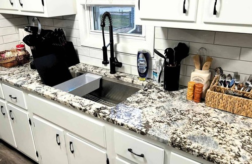 Berea House | 3BR 1Bath | Fully Fenced Yard with Garage