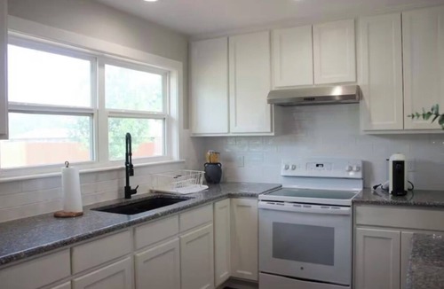 Sabinal House | 3BR- 2.5 BA Guest House in Sabinal - Sleeps 6 - Pool Access & Pond View