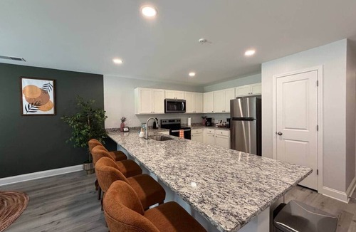 State Park House | 3BR 2.5BA Fort Jackson | Fast WiFi + Parking
