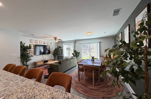 State Park House | 3BR 2.5BA Fort Jackson | Fast WiFi + Parking