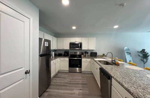 Dentsville House | 3BR 2.5BA Fort Jackson | Fast Wi-Fi + Parking