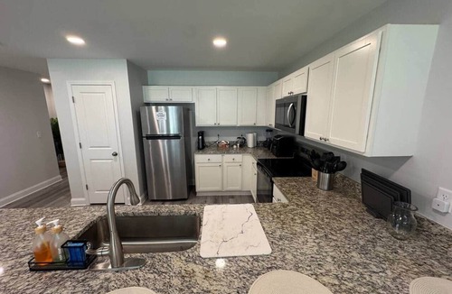 Dentsville House | 3BR 2.5BA Fort Jackson | Fast Wi-Fi + Parking