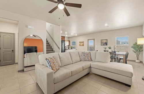 Socorro House | 3BR 2.5BA Modern Farmhouse King Bed Smart TVs