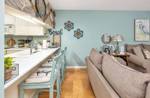 Demere Park House | 3BR/2.5BA Townhouse with Elevator & Community Pool