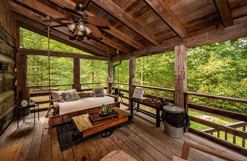 Helmsburg Cabin | 3BR, 2 BA Log Cabin