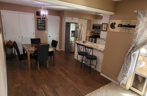 Enid House | 3Br 2 Ba Sports House w/Hottub