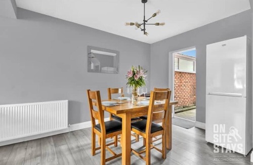 Offham House | 3BR, 2 bath, driveway, garden