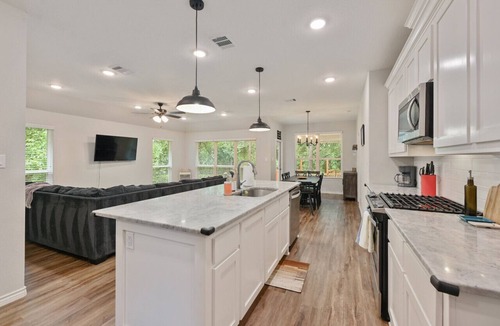 Westfield Village House | 3BR/2 Bath/Fenced in yard with Deck