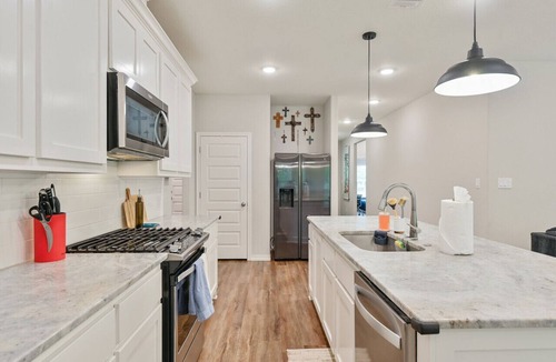 Westfield Village House | 3BR/2 Bath/Fenced in yard with Deck