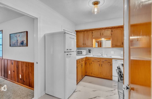 Cameron House | 3BR 2 Kings 1 Full In Town Fiber Internet SPOTLESS 2 Living Rooms Huge TV