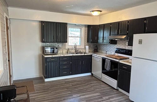 Moravia House | 3BR 2B Lake Rathbun home with community lake access and park