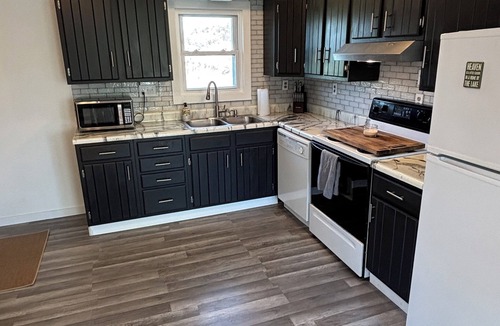 Moravia House | 3BR 2B Lake Rathbun home with community lake access and park