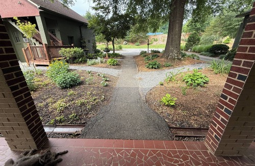 Martinsville Cottage | 3BR/2BA Cottage Sleeps 8 Short Walk to Smith River – Martinsville