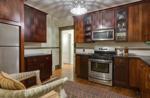 Cooper-Young Historic District House | 3BR 2BA Dynamite Cooper Young Craftsman 2 blocks from Cooper Young intersection!