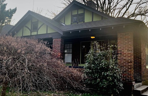 Cooper-Young Historic District House | 3BR 2BA Dynamite Cooper Young Craftsman 2 blocks from Cooper Young intersection!