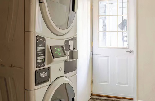 Hoboken House | 3br/2ba Garden Apt w Yard+Laundry