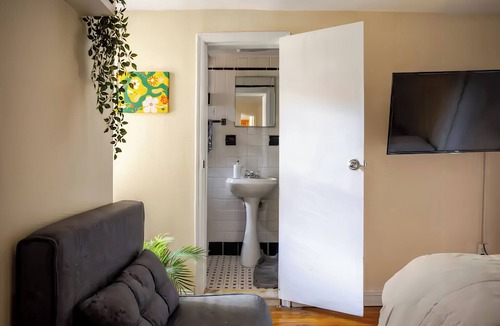 Hoboken House | 3br/2ba Garden Apt w Yard+Laundry