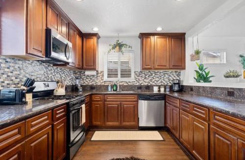 Rancho Cordova House | 3BR 2BA Gem in Rancho Near Shop Centers & Eateries
