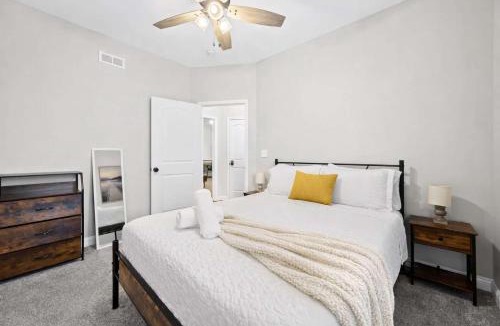 Clarksville Apartment | 3BR 2BA Home with King Queen & Twin Beds