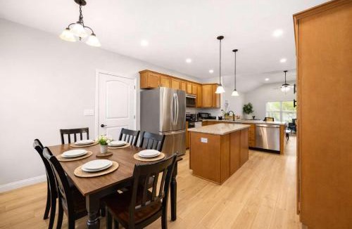 Clarksville Apartment | 3BR 2BA Home with King Queen & Twin Beds