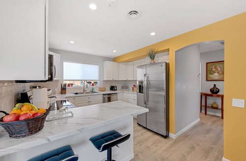 Brighton House | 3BR/2BA House-AC- Parking- Light Rail (Relist- supper host)