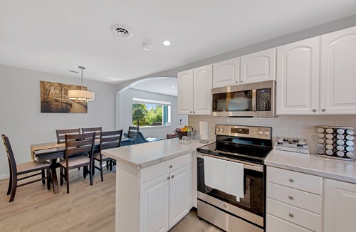 Brighton House | 3BR/2BA House-AC- Parking- Light Rail (Relist- supper host)