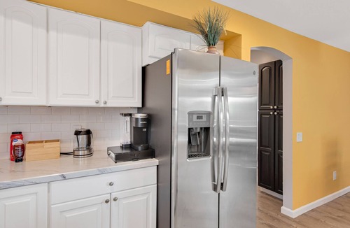 Brighton House | 3BR/2BA House-AC- Parking- Light Rail (Relist- supper host)