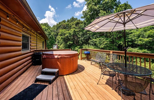 Nineveh Cabin | 3BR, 2BA log cabin