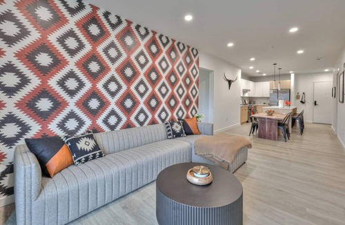 Downtown Nashville Condo | 3BR/2BA Lux Condo | Pool |Walk to Broadway (0.8mi)