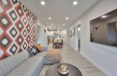 Downtown Nashville Condo | 3BR/2BA Lux Condo | Pool |Walk to Broadway (0.8mi)