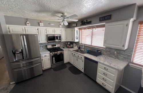 Roswell House | 3BR& 2BA Massage Chair & bed+Jet tub! RV Parking/Hookups available upon request!